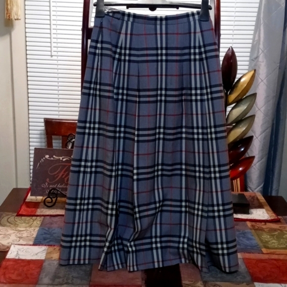 Authentic vintage Burberry skirt schoolgirl😍🥰 - Picture 2 of 8